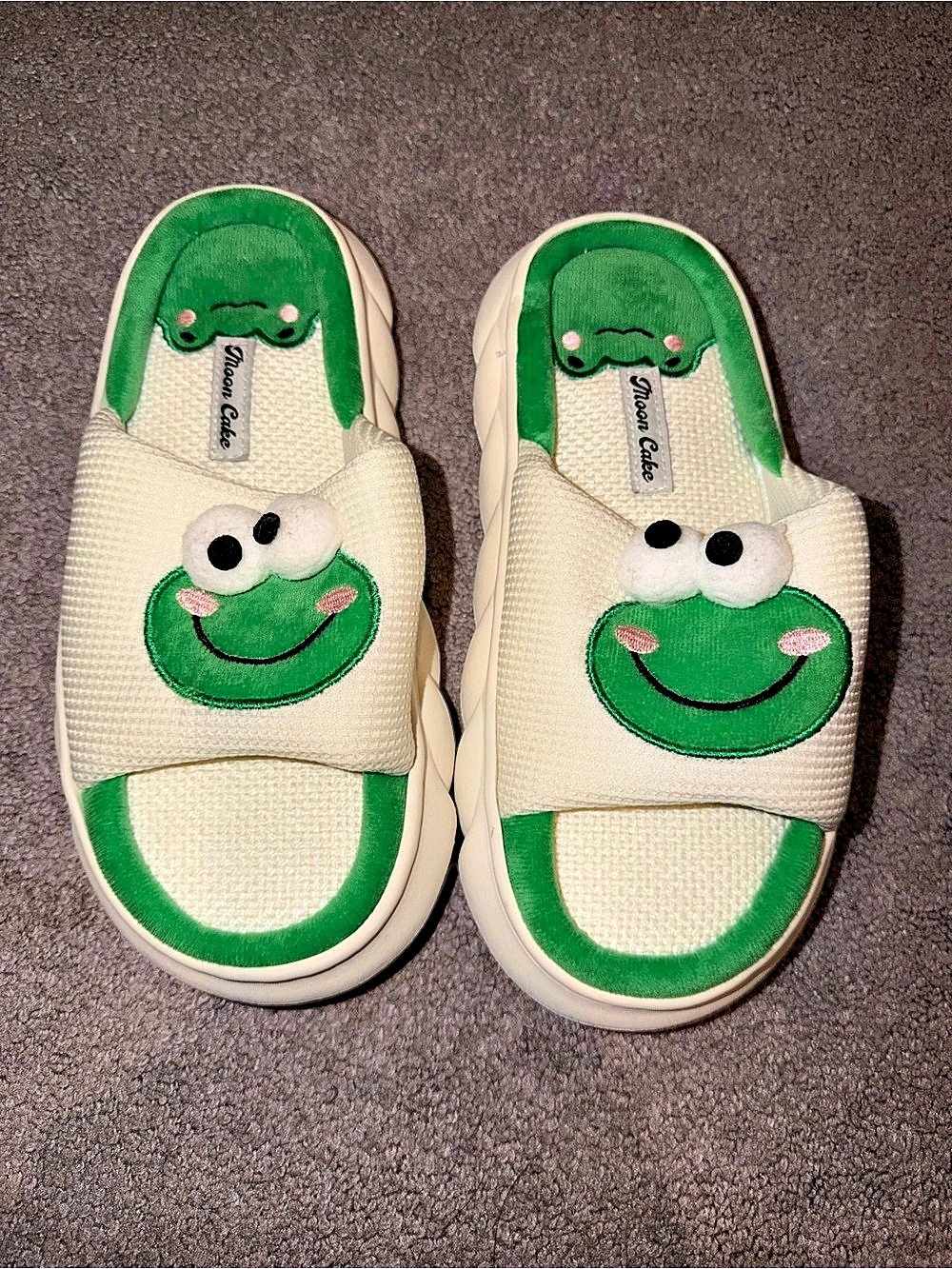 Mora Cloe Frog Face Slippers in Green & Cream Like New